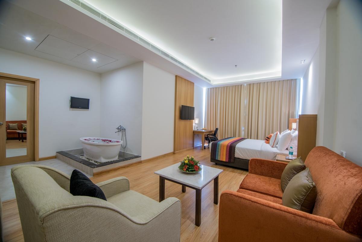 Phagwāra The Imperial Poonam Hotel מראה חיצוני תמונה